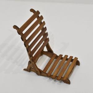 KLEINER STRANDKLAPPSTUHL AUS HOLZ, MITTE DES 20. JAHRHUNDERTS. (SED29)